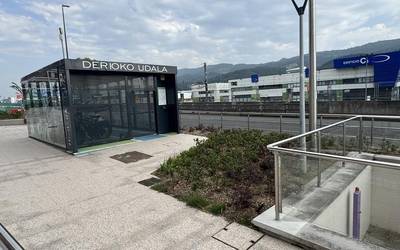 Komun publiko autogarbigarri eta irisgarri bat jarriko dute Herriko Plazan
