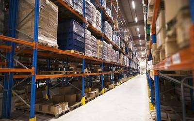 Amazonen paketeak banatzen dituzten Parmi Logistics enpresako langileak grebara deitu dituzte