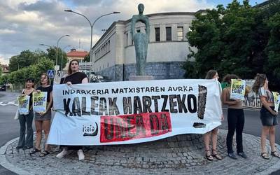 Gogor gaitzetsi dute gizon batek bi adin txikikori egindako erasoa