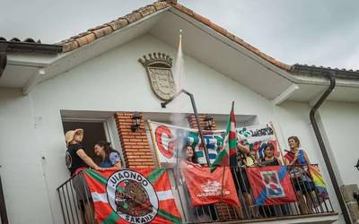 Gaztedi Berria eta Sakana kuadrillek indarrak batuta hasi dituzte Luiaondoko Jaiak