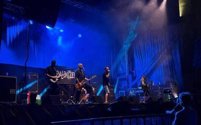 Metal doinuek piztu dute Azkoitiko gaua