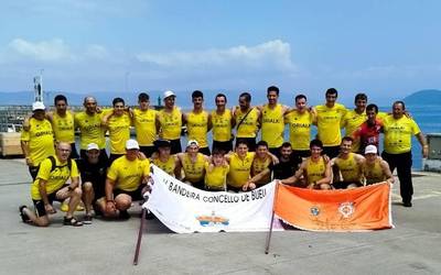 Hori kolorez jantzi da Galizia