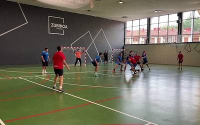 Aloña Mendiko eskubaloiaren iragana eta oraina, bat eginda