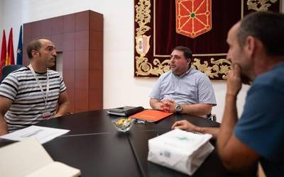 Urbasako frontoia berritzeko eskaera Parlamentura iritsi da
