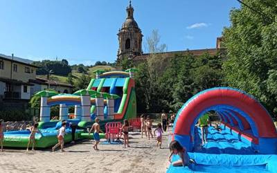 Uretako puzgarriak jarriko dituzte Santa Marina plazan, gaur