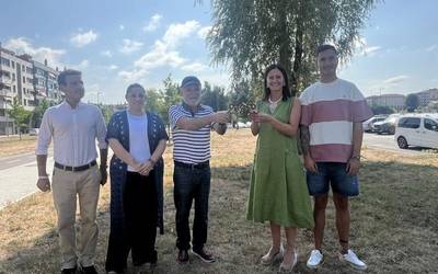 Victor Arrizabalagaren 'Uretatik haratago' eskultura aurkeztu dute
