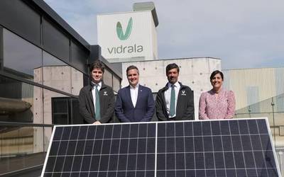 Vidralako azpiegitura fotovoltaikoa inauguratu dute, Mikel Jauregi Sailburuarekin