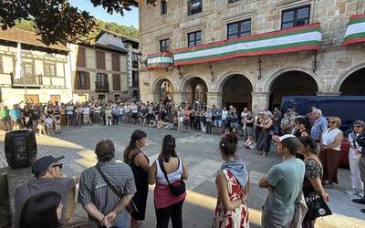 Aramaioko 24 eragilek herritarrak mobilizatzera deitu dituzte, erasoen aurrean