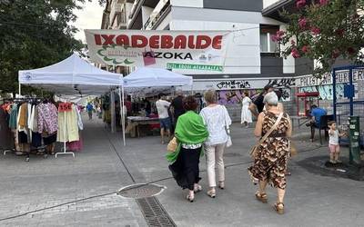 Herritar ugari ibili dira Ixadebalde merkealdien azokan