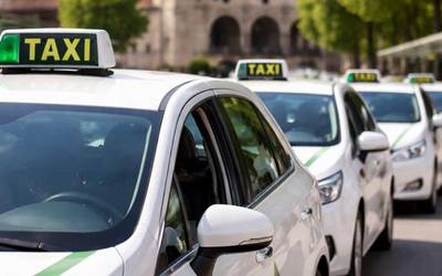 Santiago bezperan hasiko dira taxiak derrigorrezko gaueko txandak egiten