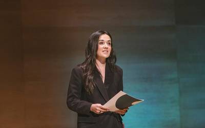Ane Zuazubiskar: "Bertsolaritzarekin lotutako ametsak nituen, baina ez nuen espero nire poemek liburu forma hartuko zutenik"