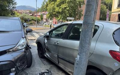 Istripua izan du auto batek Otalora Lizentziaduna kalean
