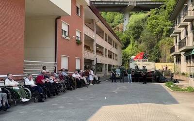 Soraluzeko Mesedeetako egoitzakoek ere hasi dituzte jaiak
