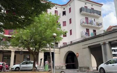 Bederatzi bizilagun artatu dituzte Arrasaten izandako sute batean kea arnasteagatik