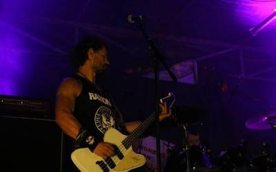Rockaren hitzorduak tradizioari eutsi dio Santixauetan