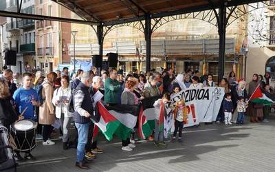 Abuztuan Palestinaren aldeko elkarretaratzerik ez dela izango jakinarazi dute antolatzaileek