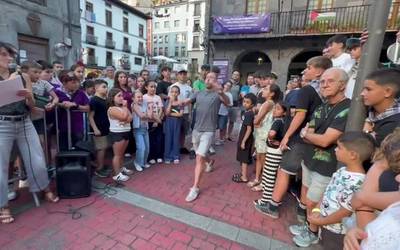 Iñigo Larizek irabazi du Soraluzeko azeituna hezurren jaurtiketa