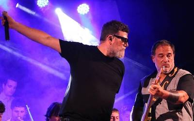 Musika beltzaren erritmoan agurtu dituzte Ermuko jaiak
