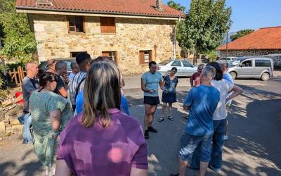 Larrialdi Taldea auzoz auzoko bisitak egiten hasi da