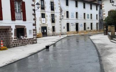 Berako Iparralde karrika eta Mukixuko zubia-Eztegara asfaltatzeko lanak aste honetan eginen dituzte