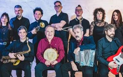 Tapia eta Leturia Band taldearen kontzertua hartuko du Itziarko elizak abuztuaren 2an