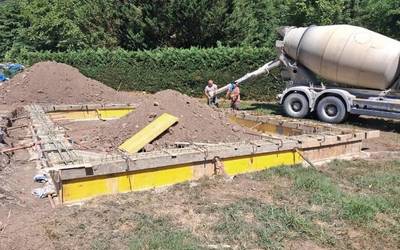 Materiala gordetzeko biltegia eraikitzen hasiak dira Zubietako landan, araztegiaren ondoan