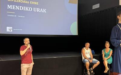 Mendiko urak kontrolatzeko ezarri nahi duten sistemaren “bidegabekeriak” ezinegon eta desadostasun handia eragin du baserritarren artean