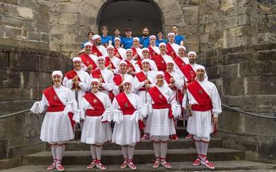 Izaba eta Eibar elkarrekin dantzan
