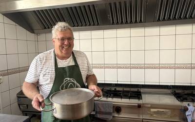 "Jendearekin bildu, bazkariren bat prestatu, dantzatu... ni beti prest"