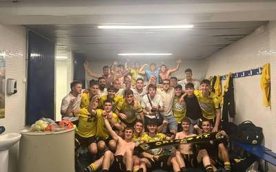 Buru-belarri ari dira lanean Orioko Futbol taldeko lehen mailako taldeak