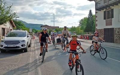Karrika jostagarri eta seguruak aldarrikatzeko bizikleta martxa eginen dute ortziralean Elizondon