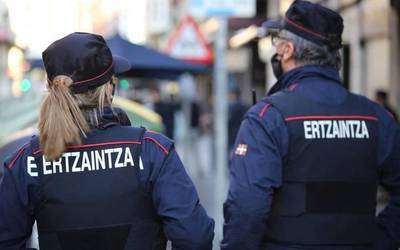 33 urteko gazte bat atxilotu dute Berrizen, gizon bati edalontzi batekin buruan jota lesioak eragiteagatik