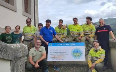 1.750 euroko dohaintza eman dio Ezina Ekinez Eginak Lantenoko Administrazio Batzarrari