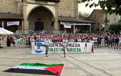 Palestinaren aldeko manifestazioa egin dute Elorrion