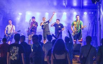Punk doinuak nagusi Gatzagako andramaixetako kontzertuetan