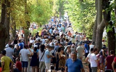 33 urte bete ditu Angostoko Azokak
