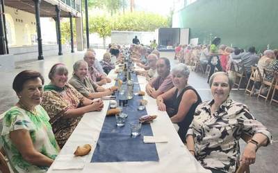 Herriko nagusientzako egitarauak hartu zituen atzo Artziniegako jaiak