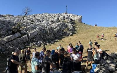 Herritarrek ez dute hutsik egin Kurtzebarri tontorrean