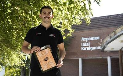 Gorka Atxalandabaso: "Inoizko aukerarik garrantzitsuena eskaini dit Iraurgi Saskibaloiak"