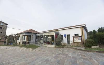 Lemoizko eskolako IGEak garraiatutako ikasleek ez dutela jantoki hobaria izango ikasturte honetan salatu du