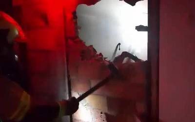 [BIDEOA]: Honela egin zieten aurre suhiltzaileek Durangoko suteari
