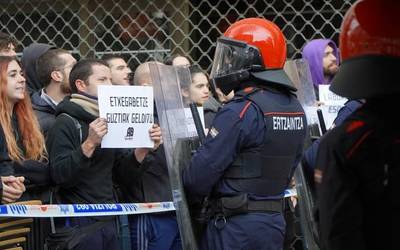 Etxegabetzeen aurkako zerbitzu juridikoa eskainiko du doan Gasteizko Udalak