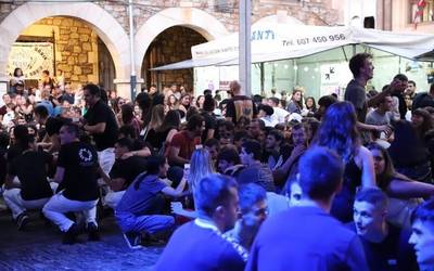 Indarberrituta heldu da Oñatiko Txosna Batzordea aurtengo San Migel jaietara