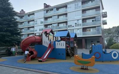 Iralabarriko eta Kurtzebarriko haur parkeak berrituko ditu Aretxabaletako Udalak