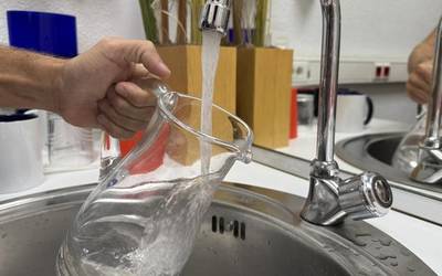 Arrasateko Udalak ur botilak banatuko ditu gaur eta bihar