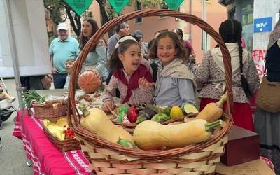 Feria baten osagai guztiekin gozatu dute aretxabaletarrek goizean