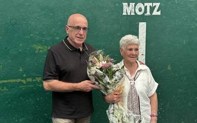 Maria Melgar eta Jose Maria Romaratezabala omendu dituzte Eskoriatzako jubilatuen bazkarian