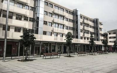 Altsasun zumalakarregi plazaz, ikastaroa eta Arkangoa taberna, Satrustegin kamioia erreta