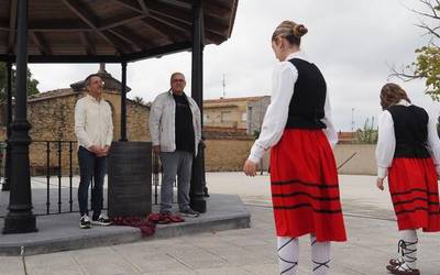 Memoriaren kioskoa inauguratu dute Oionen