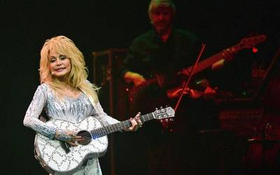 Dolly Parton, country izarra baino askoz gehiago